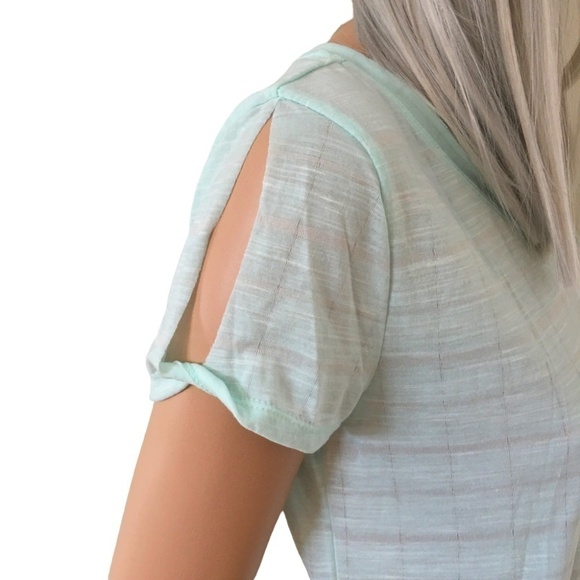 Splendid Bleached Aqua Grid V-Neck Top Active Fitness Workout, Athletic Stretch - Picture 7 of 12